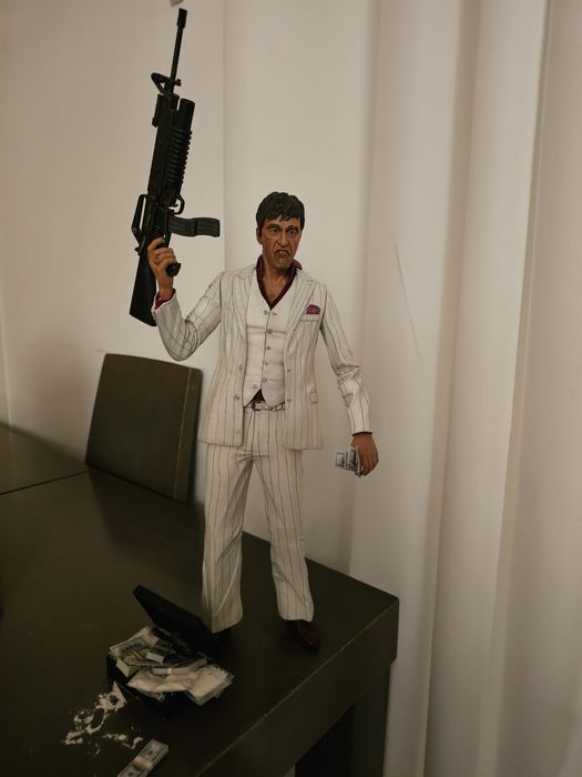 Figurka Tony Montana 18 NECA skala 1/4