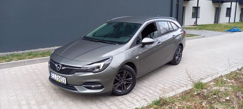 Opel Astra Niski przebieg 61tys , bogate wyposażenie