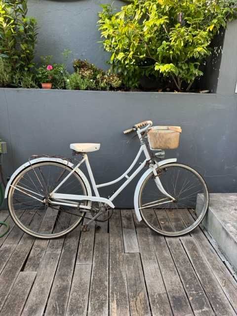 Bicicleta Pasteleira de Senhora, Anos 60, Branca