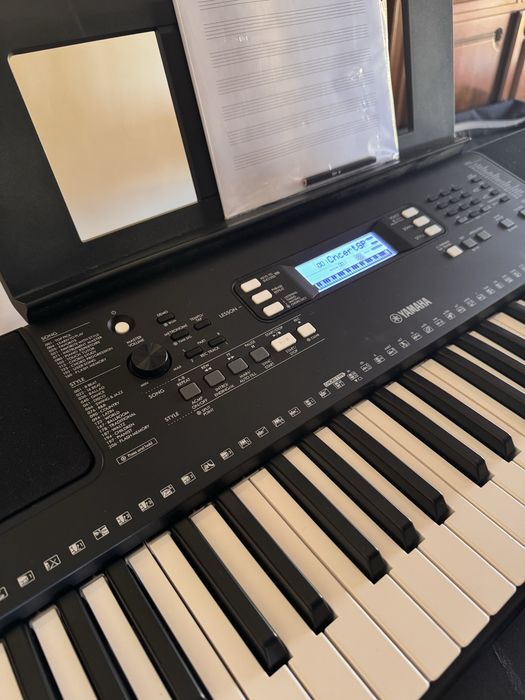 Teclado Yamaha PSR-E373 NOVO (OFERTA Bolsa de transporte)