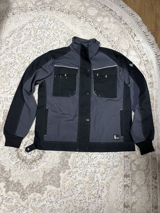 Продам новую рабочую куртку