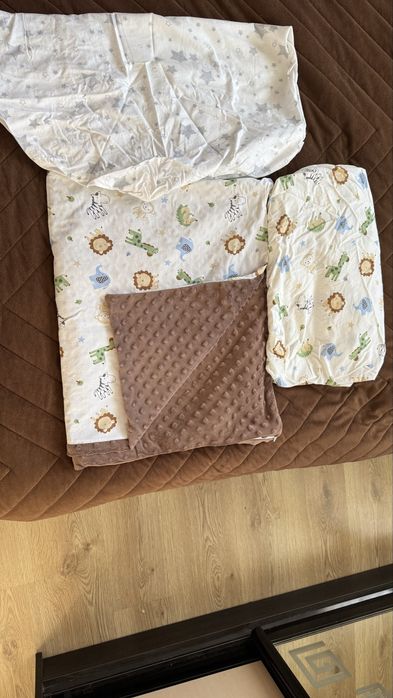 Дитяче ліжечко з маятником та матрасом