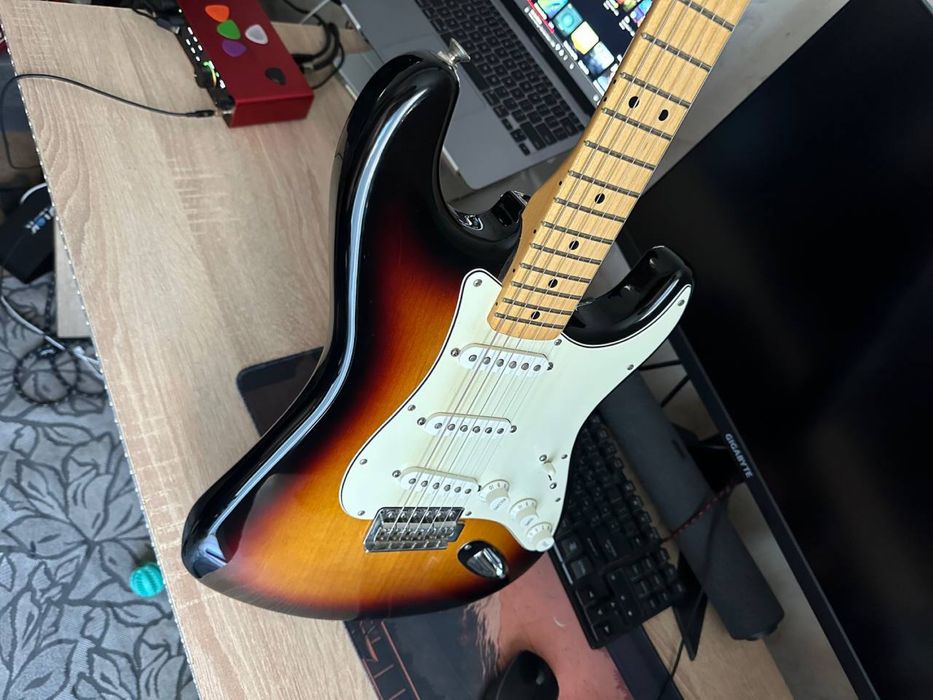 Fender Stratocaster Standard Sunburn 2013