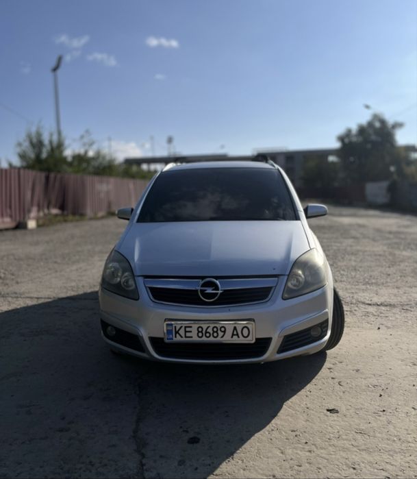 Opel Zafira b   .