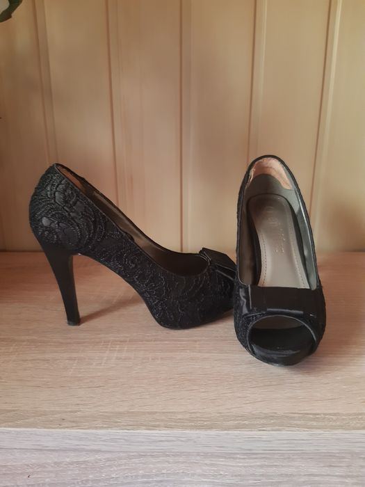 Czarne szpilki czółenka 38