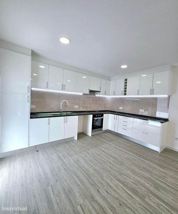 Moradia T3 Nova em Anadia, com garagem, jardim e quintal. Pronta a Hab