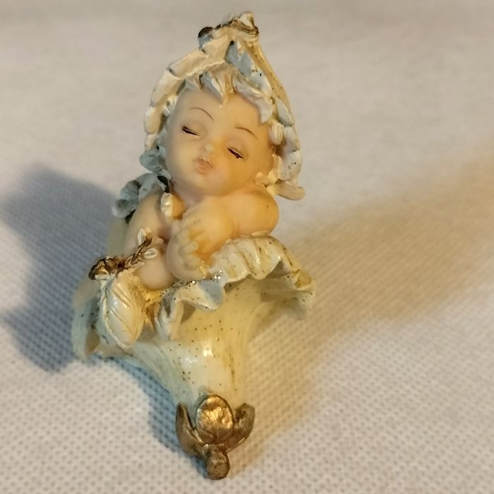 Old resin angels/dolls64585434140801123