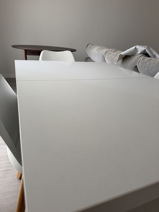 Mesa de sala branca