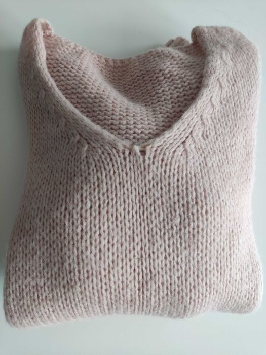 sprzedam sweter pudrowy róż
