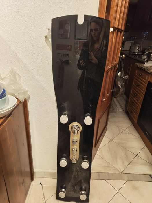 Duche vertical com hidromassagem