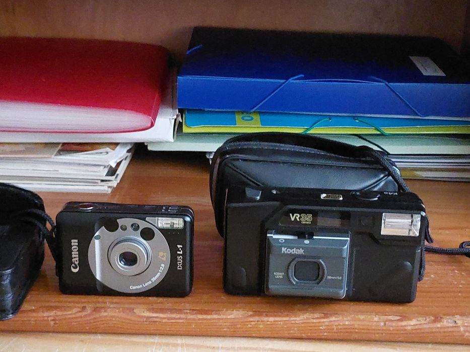 For Collectors: 2 Cameras at a Good Price.64729890268033123