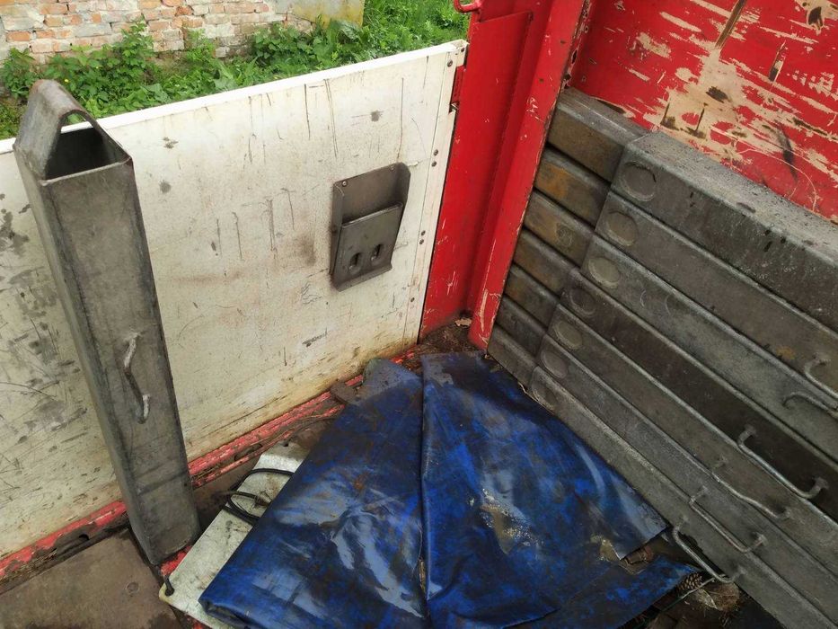 Напівпричіп PANAV з маніпулятором FASSI F235 на 6,5 т. і 8,3 м довжини