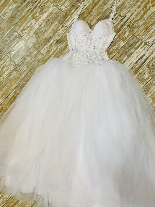 Весільна сукня