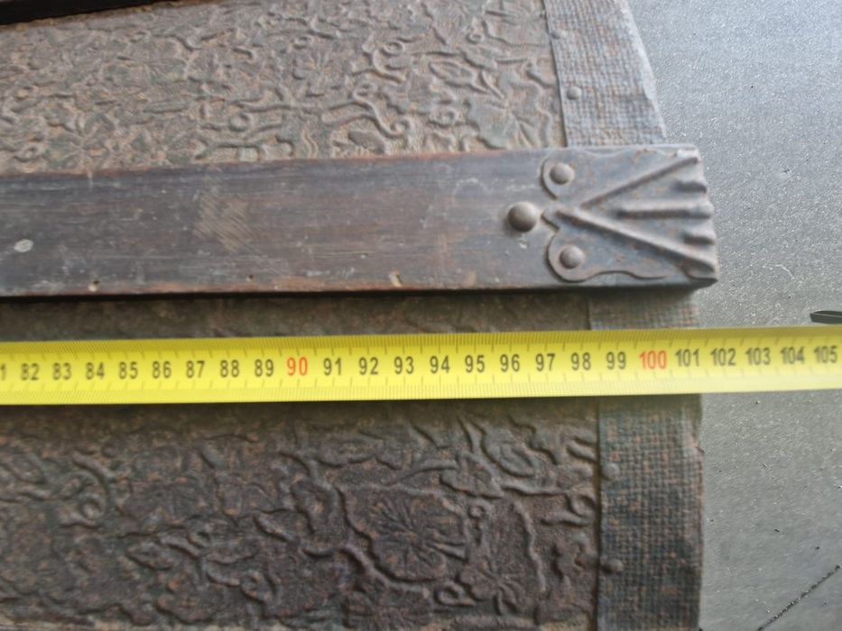 Arca de viagem antiga para restaurar