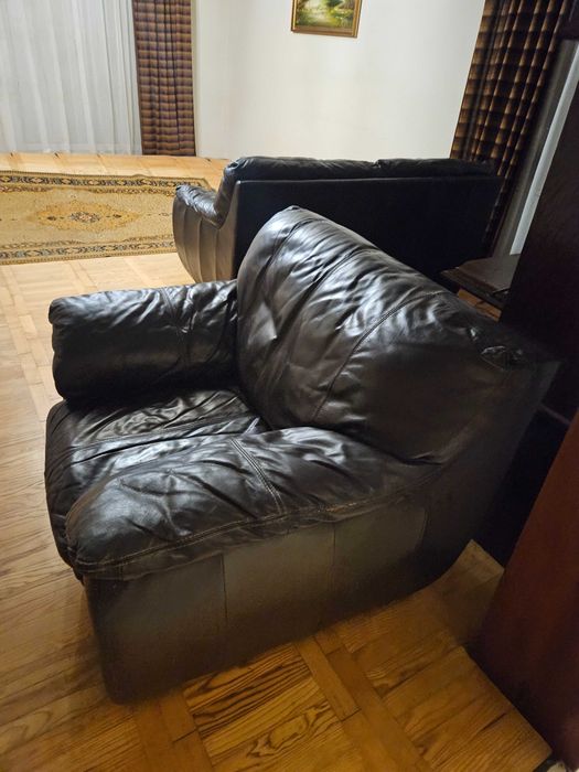 Skorzany komplet: sofa, 2 fotele, pufa