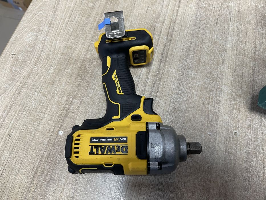 Dewalt DCF892 / безщітковий гайковерт Девольт 1/2» 1084Нм