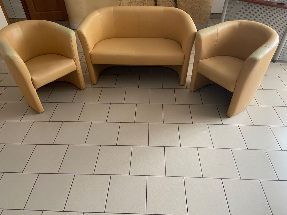 Продам  2 крісла з диваном для офісу, або на ваш розсуд..