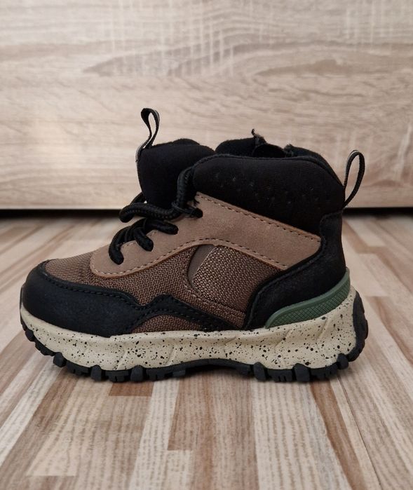 Buty, botki w stylu trekkingowym dla chłopca Zara rozmiar 22