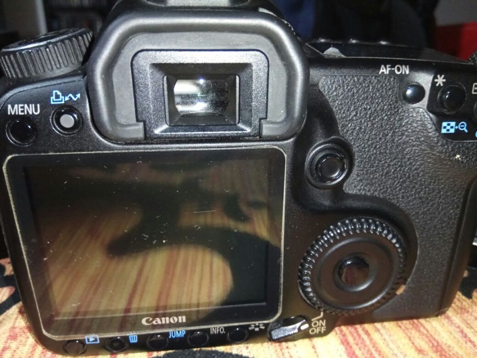 Canon 40D Corpo + CF card 4GB Extreme III + Canon 1855 IS lente kit