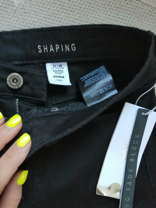Nowe shaping skinny regular waist jeansy czarne 25/30 & Denim