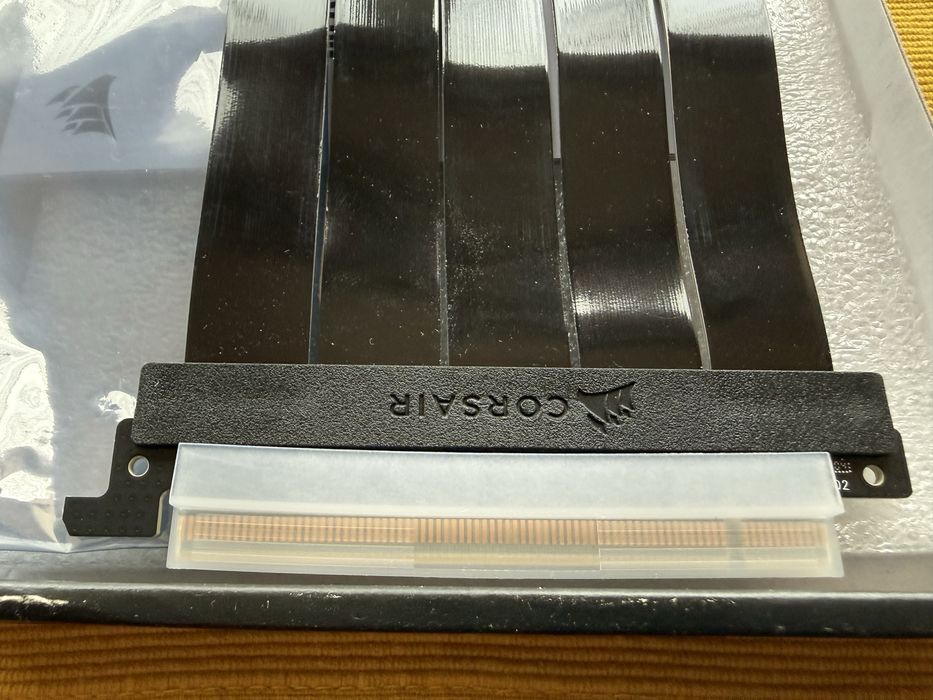 Райзер Corsair Premium PCIe 4.0 x16 Riser Cable, 300 мм