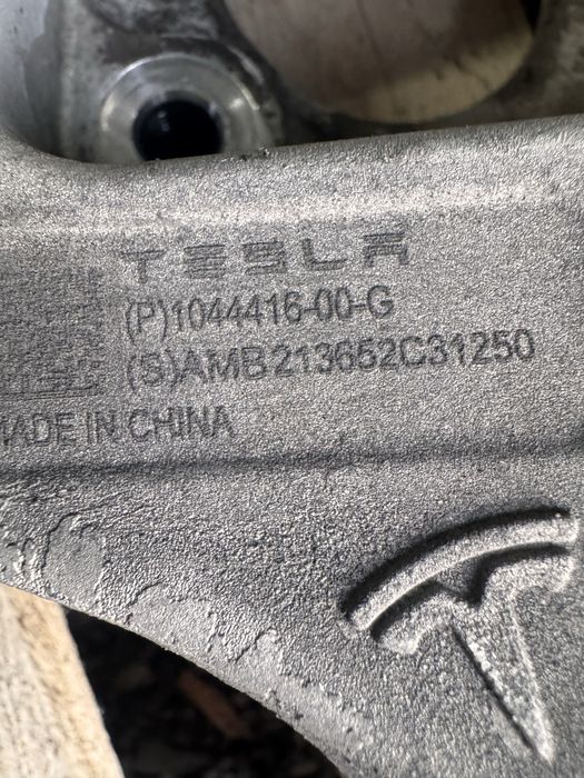 Цапфа tesla Model 3 1044411-00-F 104416-00-G 104316-00-E 1044311-00-E