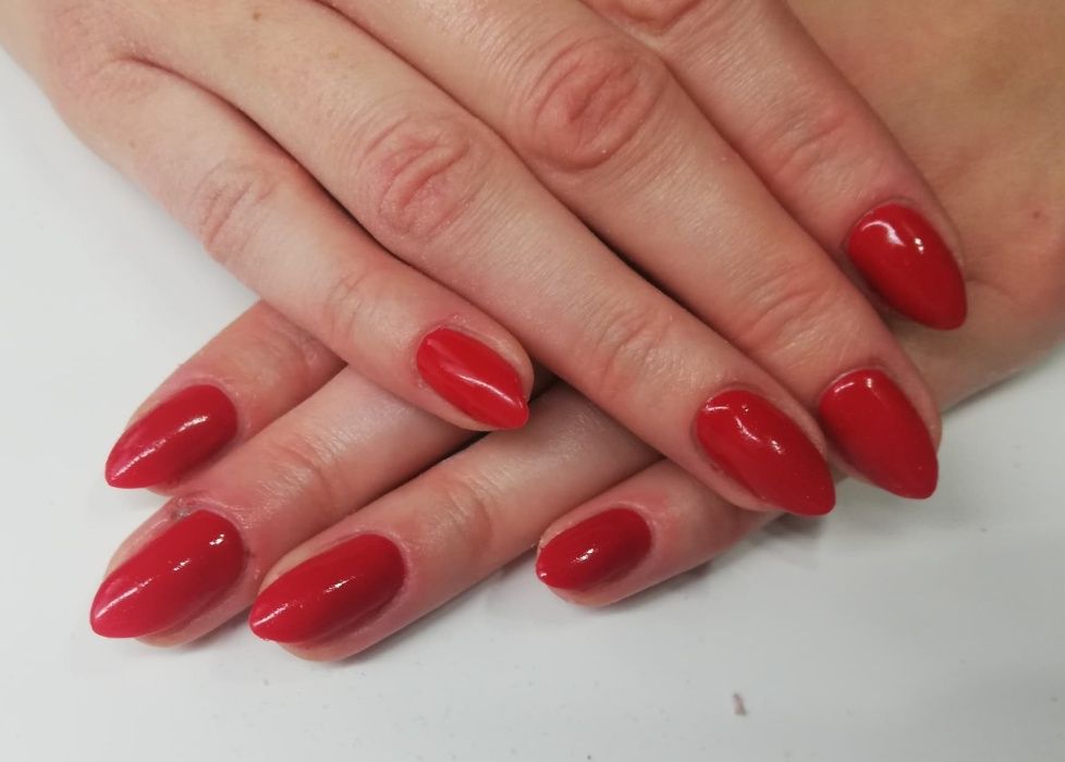 Paznokcie ,pedicure rzesy makijaż