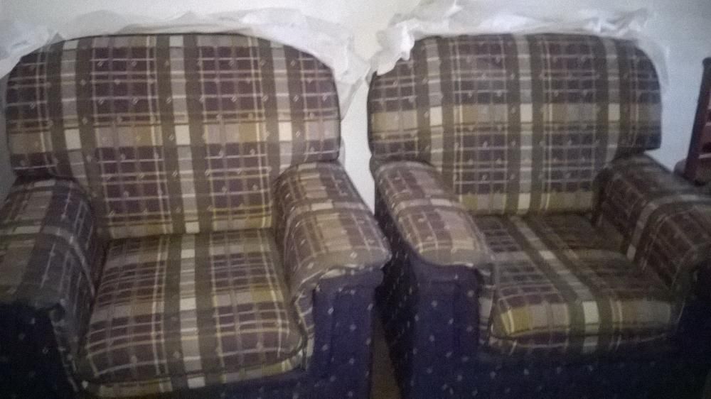 Conjunto 3 sofás novos! Sofá de dois lugares e dois sofás individuais