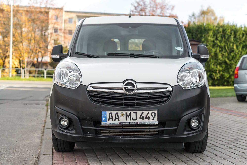Wynajem samochodu dostawczego Opel Combo