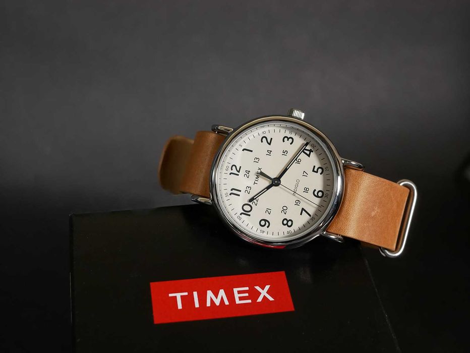 Часы Timex T2P492 Weekender Ø40мм в стиле унисекс  с кожаным ремешком