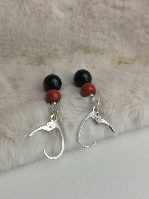 srebrne kolczyki onyks i koral