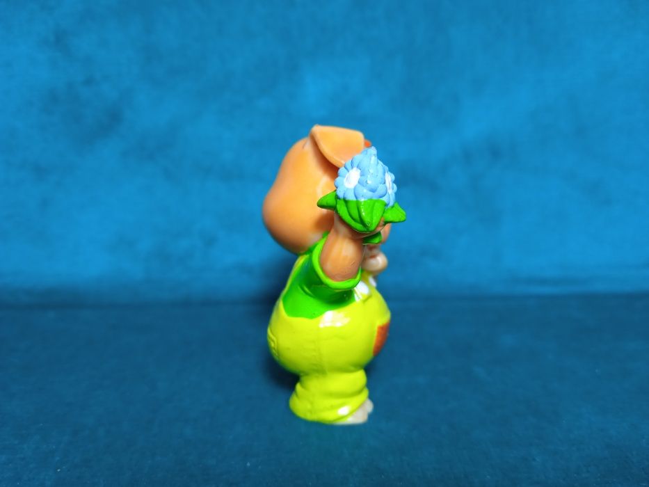 Фигурка киндер из коллекции свинки 2000 г