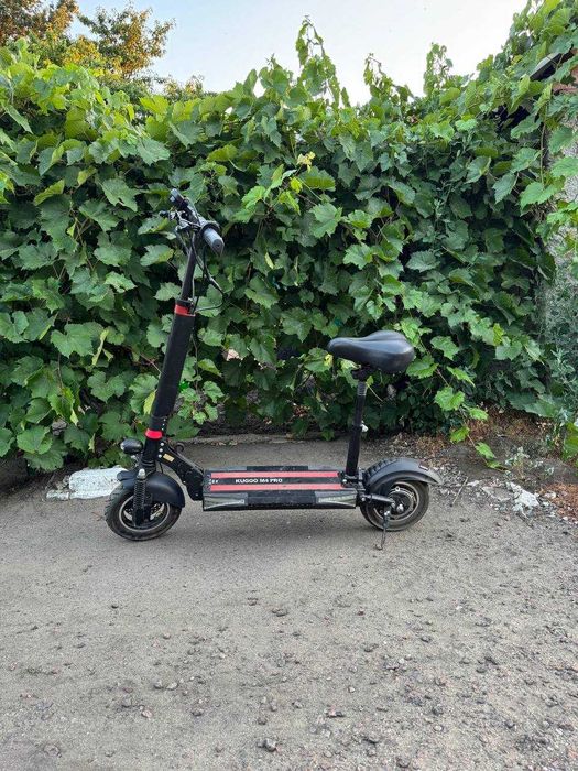 Продам електросамокат Kugo m 4 pro