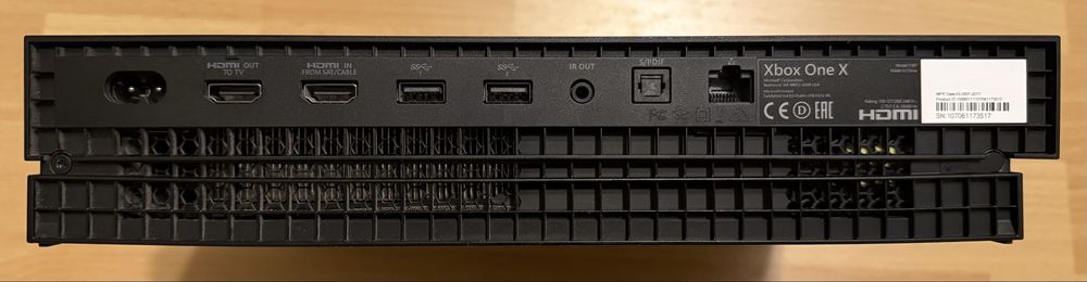 Xbox One X Project Scorpio + 8 gier