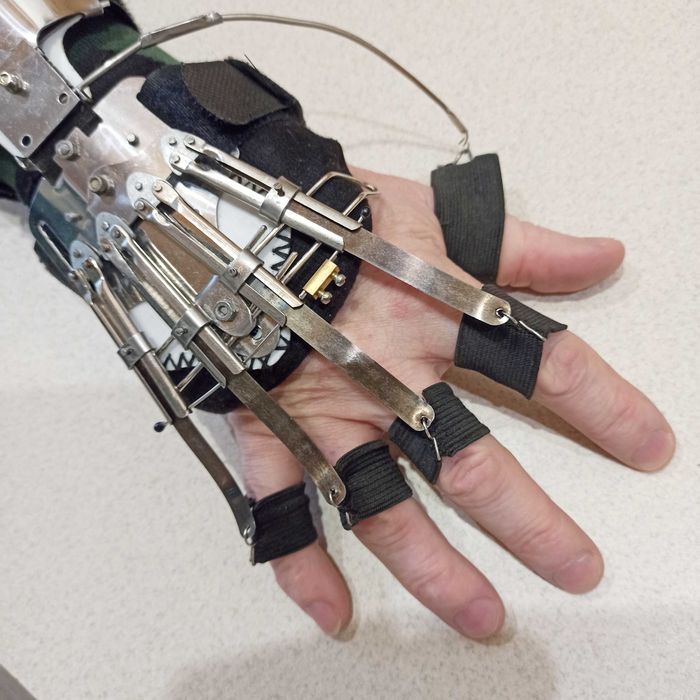 Тренажёр бандаж для тренировки кисти и пальцев после травмы