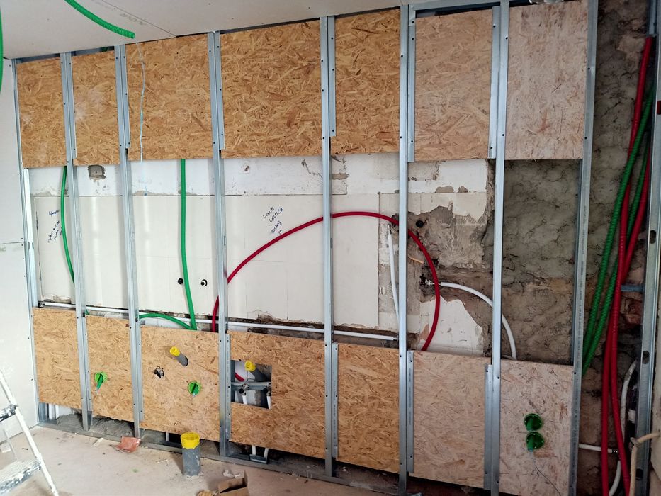 Obra gera lpladur avanaria rebouca  pintar electricidade remodelar cozinha casa de banho canalizacao ceramica
