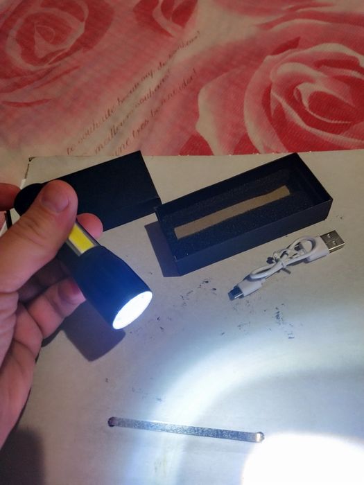 Фонарик светодиодный на аккумуляторе.Новый.