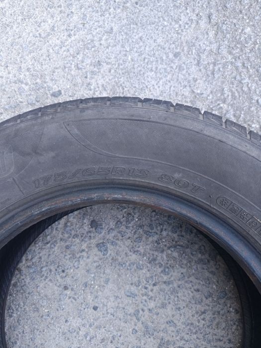 02 Pneus 175/65 R13 por 15€