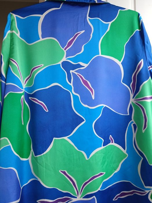 Продам блузу из  атласа Zara