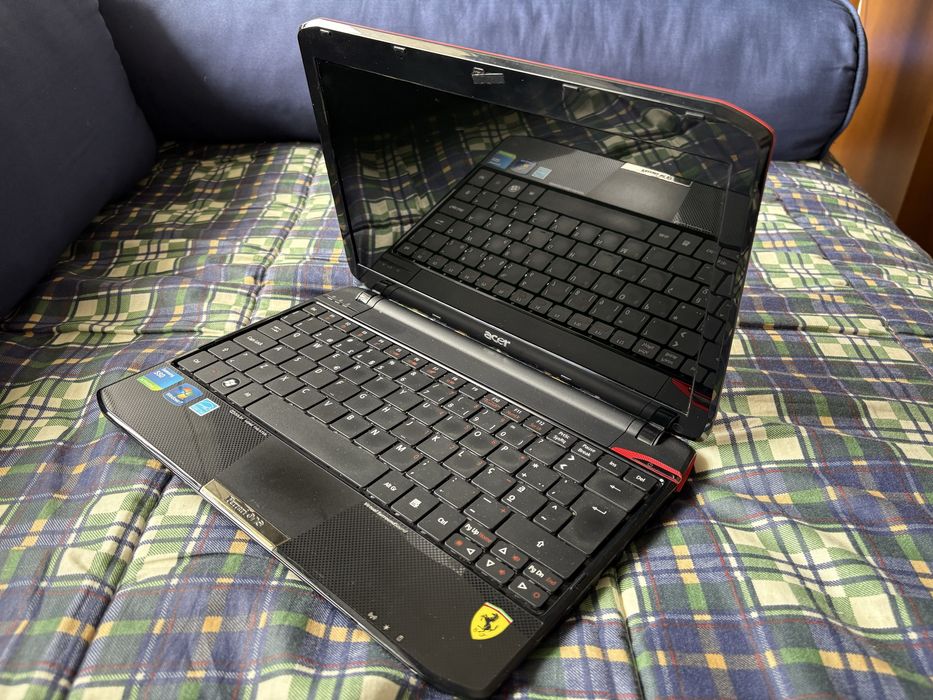 Portátil Acer Ferrari one-200