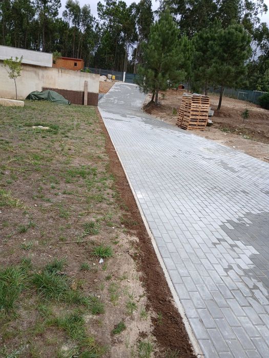 Faço pavimentos em pavê e lancil