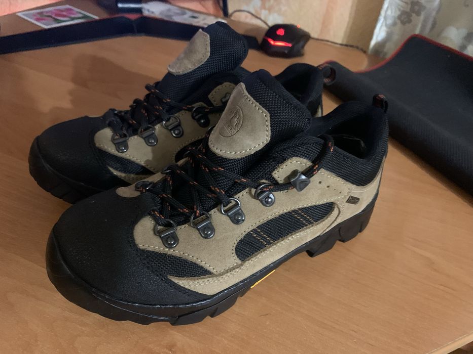 Трекингові черевики Adventuridge 37р.(Стан нових)