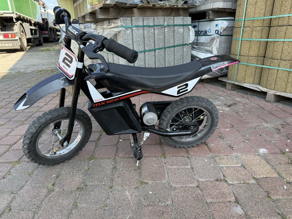 Motorek elektryczny RAZOR Dirt Rocket MX125 Czarno-czerwony