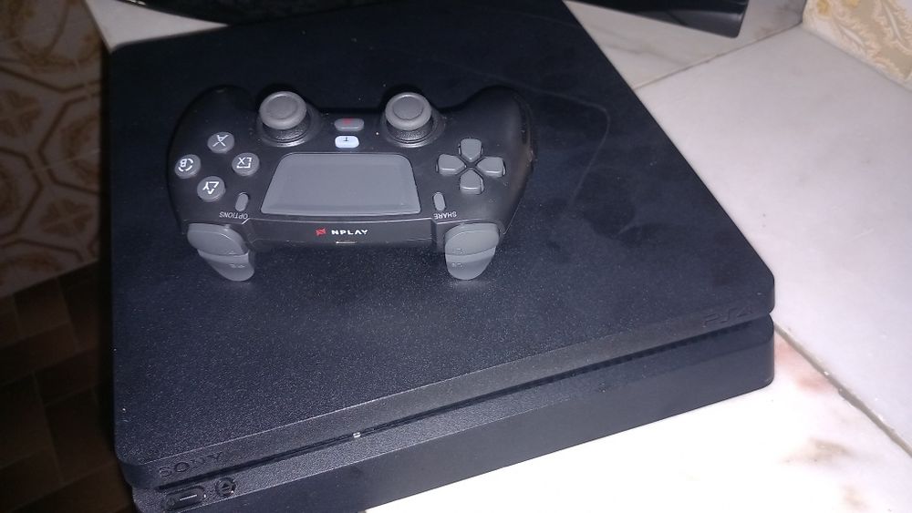 PS4 slim 500GB usado COMO NOVO