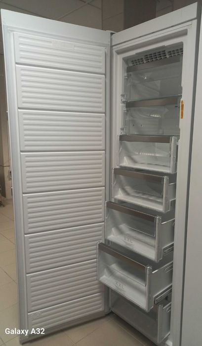 Vendo Congelador Whirlpool 6th Sense vertical