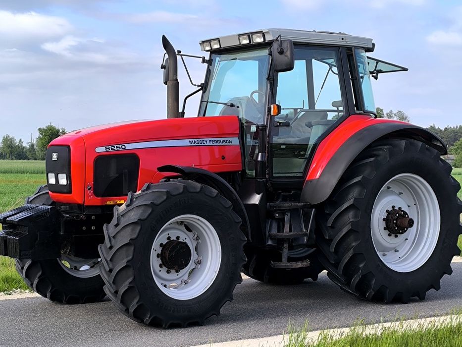 Ciągnik# Massey Ferguson 8250# rok 2000 Stan bdb