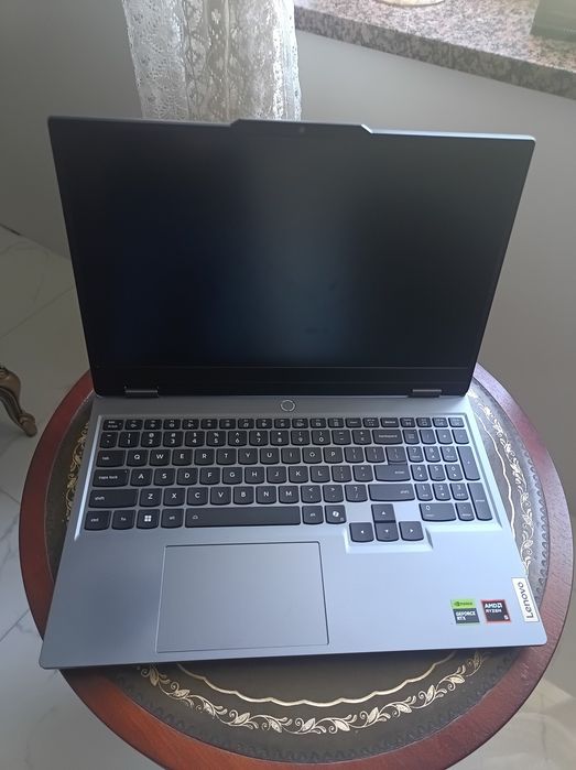 Laptop Lenovo LOQ 15AHP10 Ryzen 5_220 RTX 5050_8GB 16GB/512GB