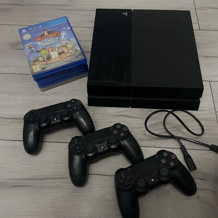 Konsola Playstation 4 PS4 + 3 pady