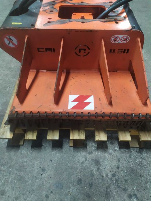 Capinadeira para mini giratória