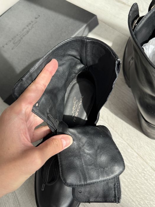 Ботильйони чорні з металевими вставками на шнурівці на каблуку